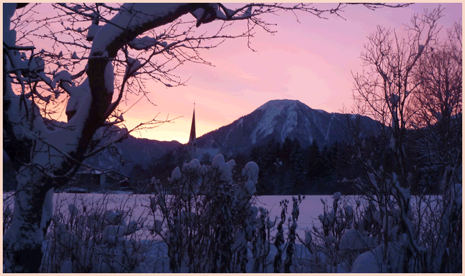 x_wildbachhaeusl-ug-sonnenaufgang-mit-wallberg-winter.gif